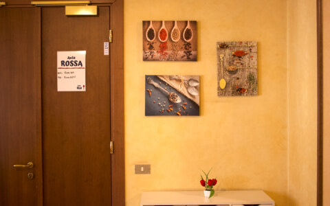 ingresso aula rossa
