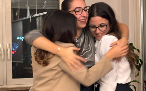 ragazze abbraccio